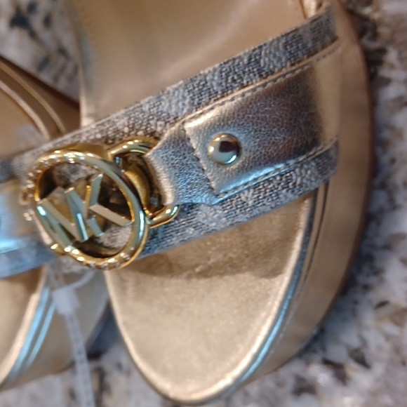 MICHAEL KORS RORY Gold Platform Dressy Open Toe Sandals SZ 9 - Picture 13 of 16